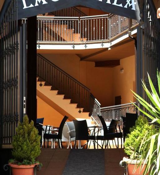 Apartahotel La Corrala