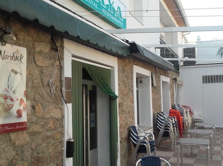 پانسیون Hostal Naya