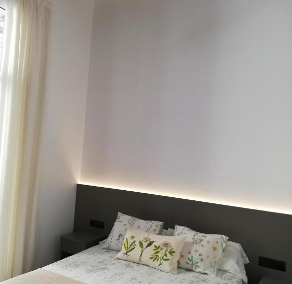 پانسیون Hostal Parellades