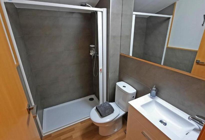 پانسیون L Astrolabi  Centre Ripoll