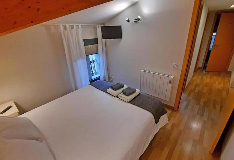 پانسیون L Astrolabi Centre Ripoll