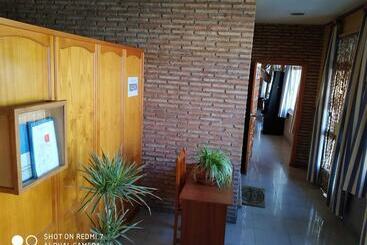 هاستل Hostal Restaurante El Parador