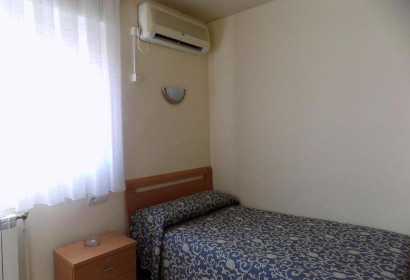 بنسيون Hostal Amigo