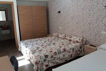 پانسیون Hostal La Catedral