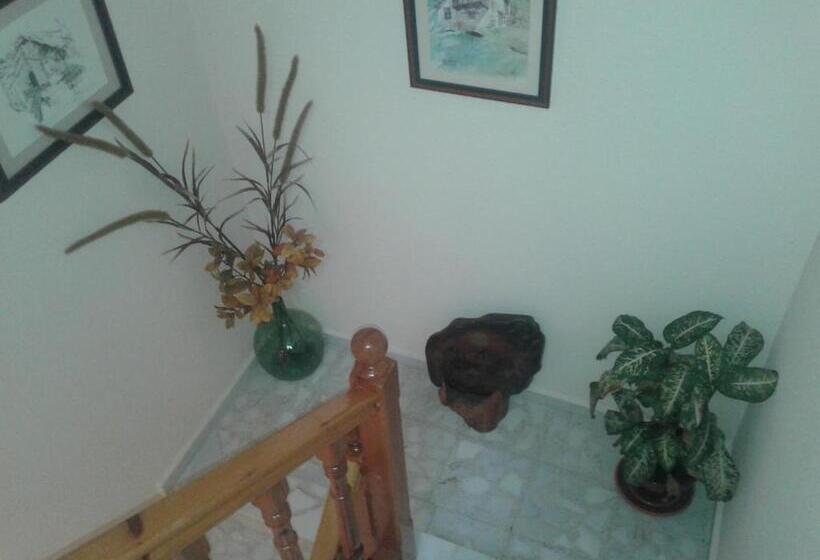 Пансион Hostal Les Bedules