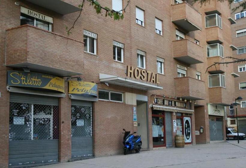پانسیون Hostal Puente De Piedra