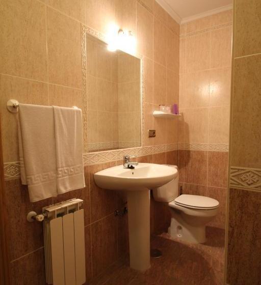 بنسيون Hostal Restaurante Cuatro Caminos