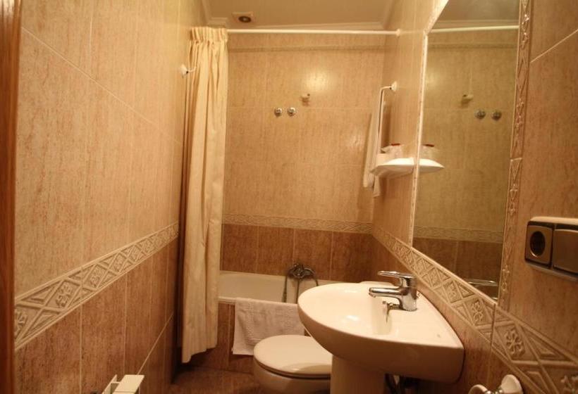 بنسيون Hostal Restaurante Cuatro Caminos