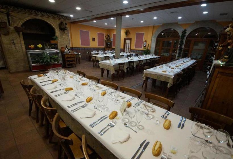 پانسیون Hostal Restaurante El Surtidor