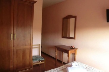پانسیون Hostal Restaurante Torreblanca