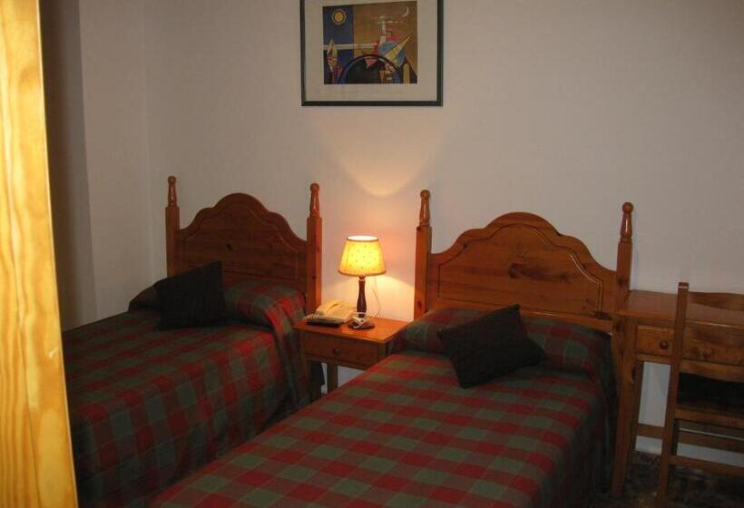 پانسیون Hostal Alvaro I