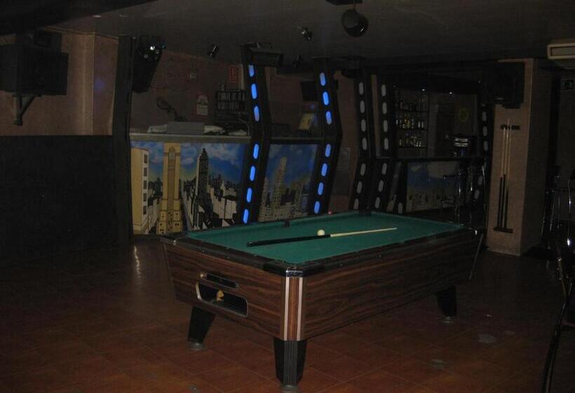 پانسیون Hostal Alvaro I