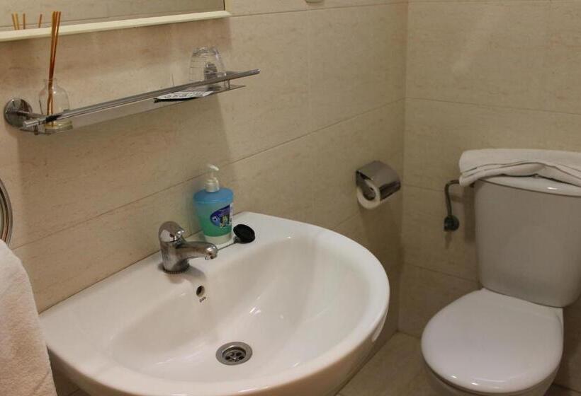 پانسیون Hostal Cal Siles