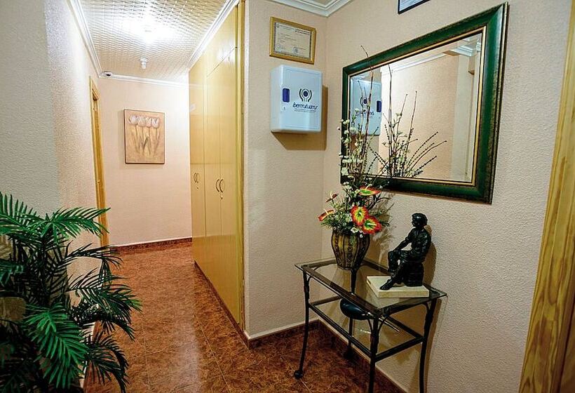 پانسیون Hostal Carrizo