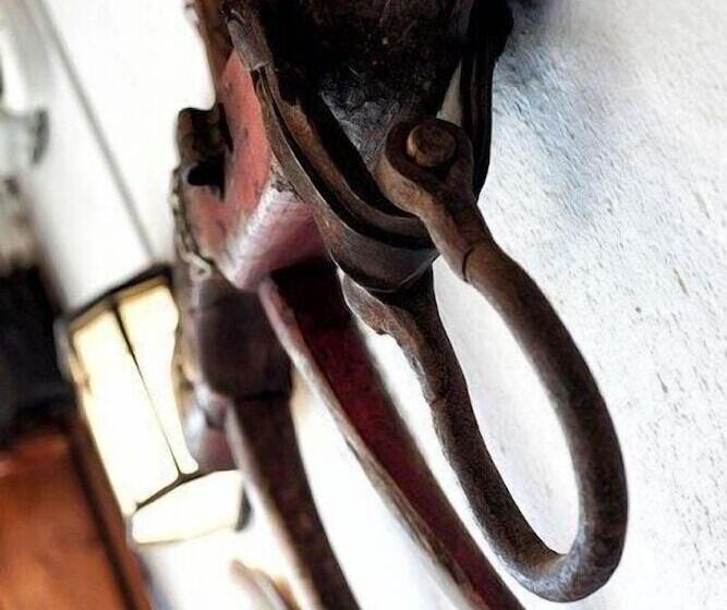 پانسیون Hostal Emporda