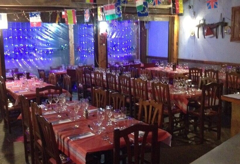 پانسیون Hostal Emporda