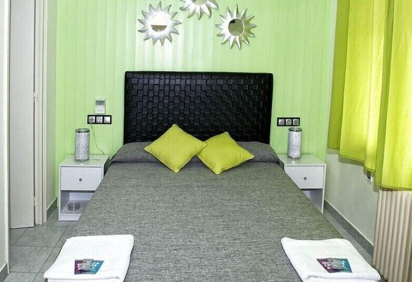پانسیون Hostal Emporda