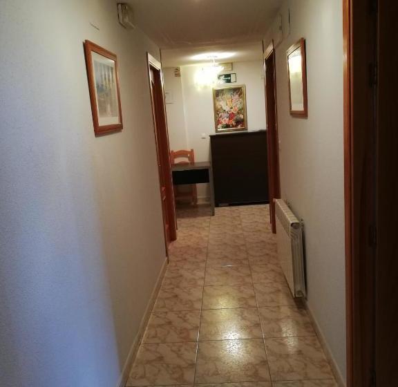 بنسيون Hostal Residencia Taray