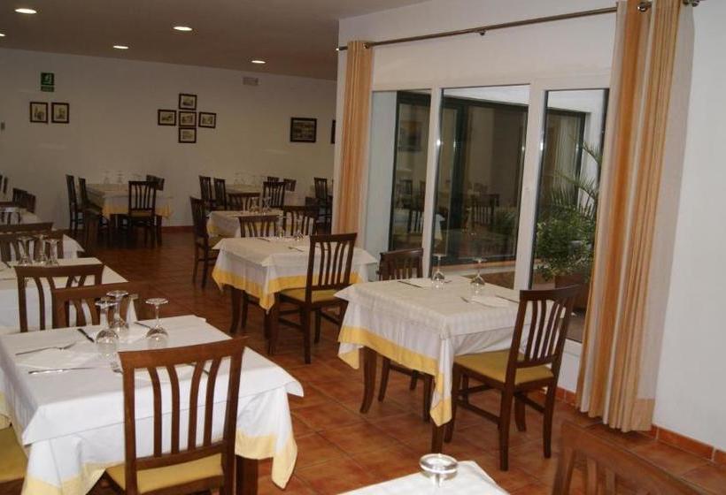بنسيون Hostal Restaurante Bustos