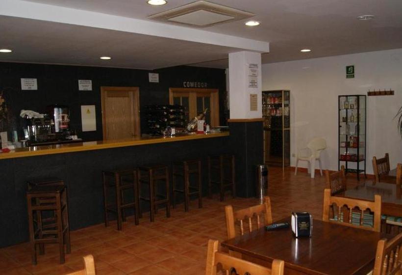بنسيون Hostal Restaurante Bustos