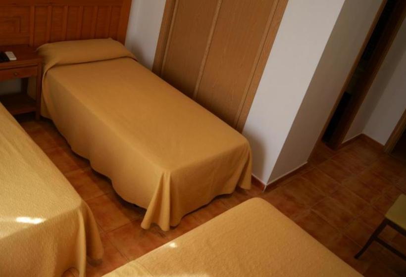 بنسيون Hostal Restaurante Bustos