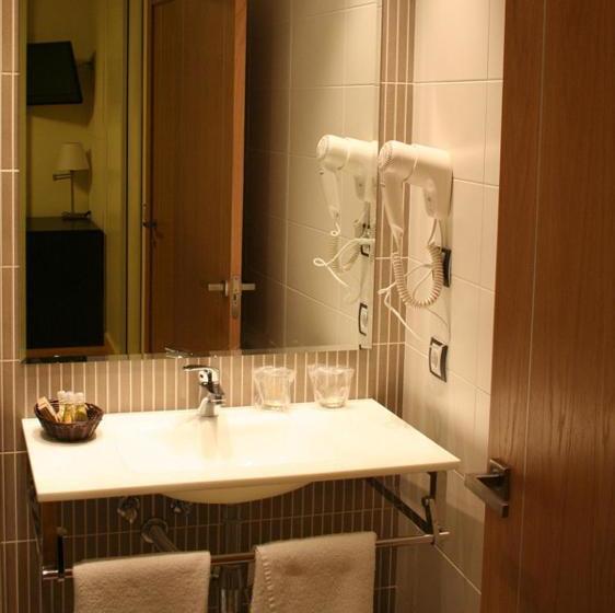 פנסיון Hostal Restaurante La Muralla