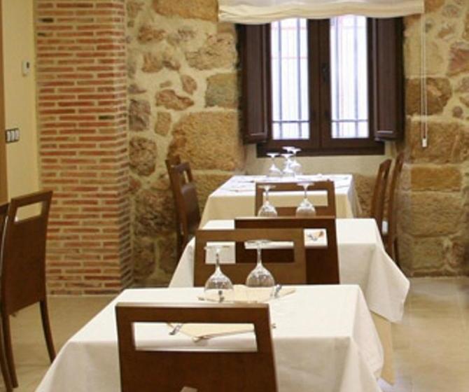 פנסיון Hostal Restaurante La Muralla