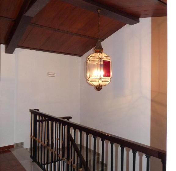 بنسيون Hostal Restaurante Las Canteras