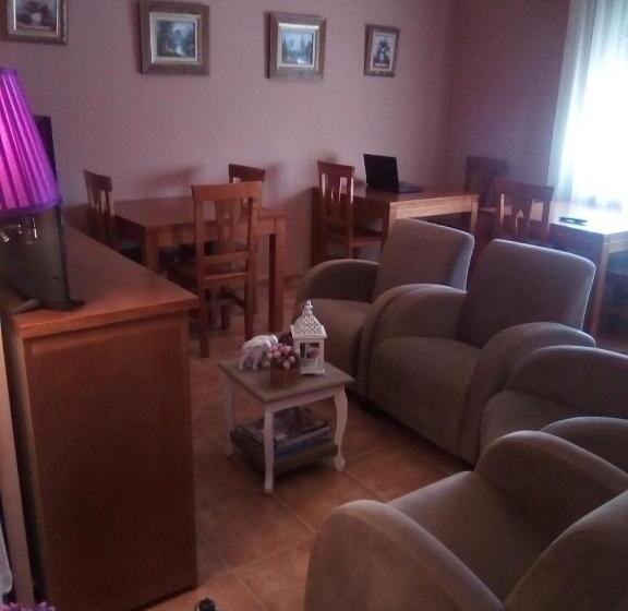 پانسیون Hostal Sol De La Vega