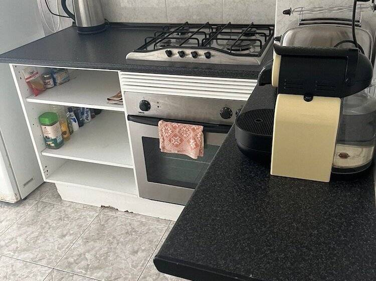 پانسیون Alvalade Ii Airport Guest House