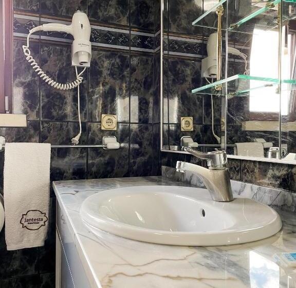 پانسیون Jantesta Guest House
