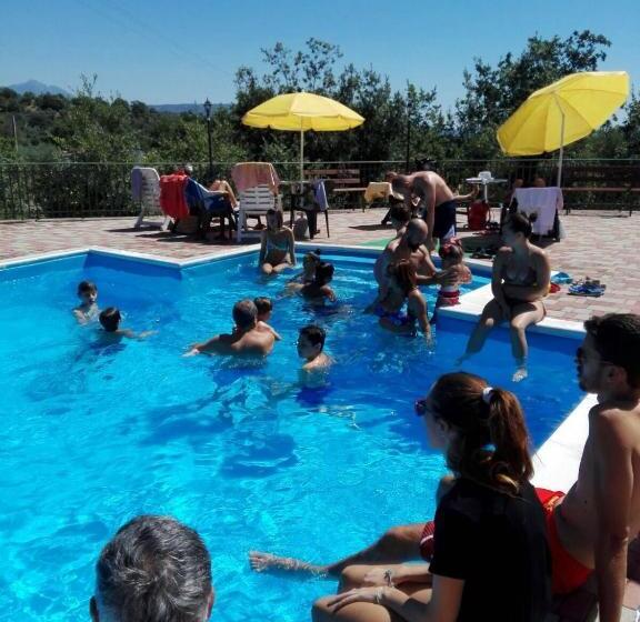 هتل Agriturismo La Madonnina