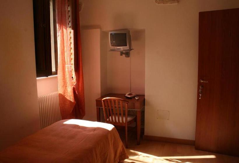 بنسيون Locanda Della Corte