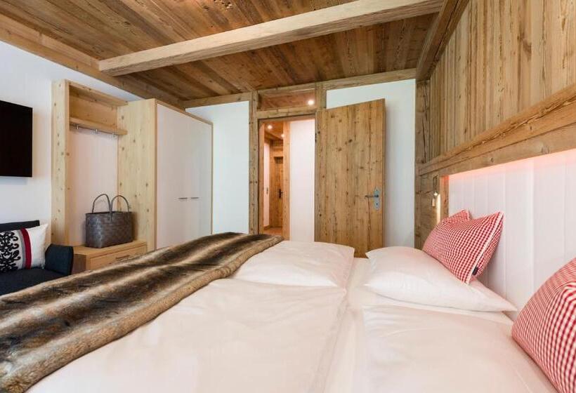 Aurina Lodges