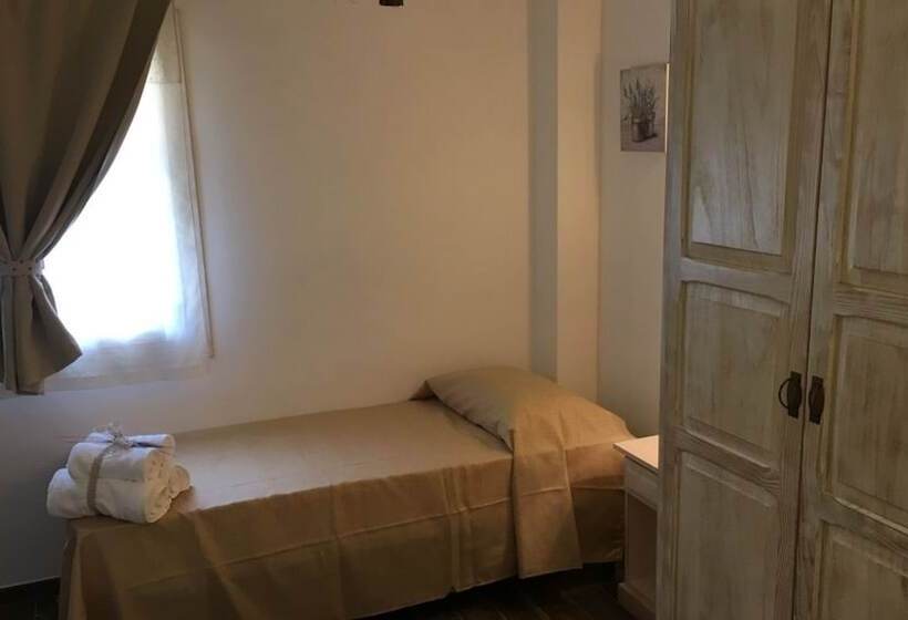 هتل Agriturismo Monti Di Jogliu