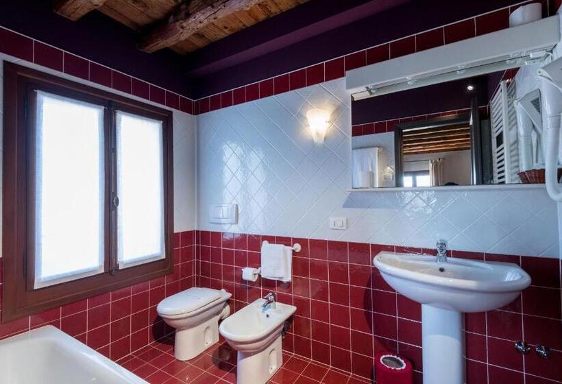 هتل Foresteria Borgoluce