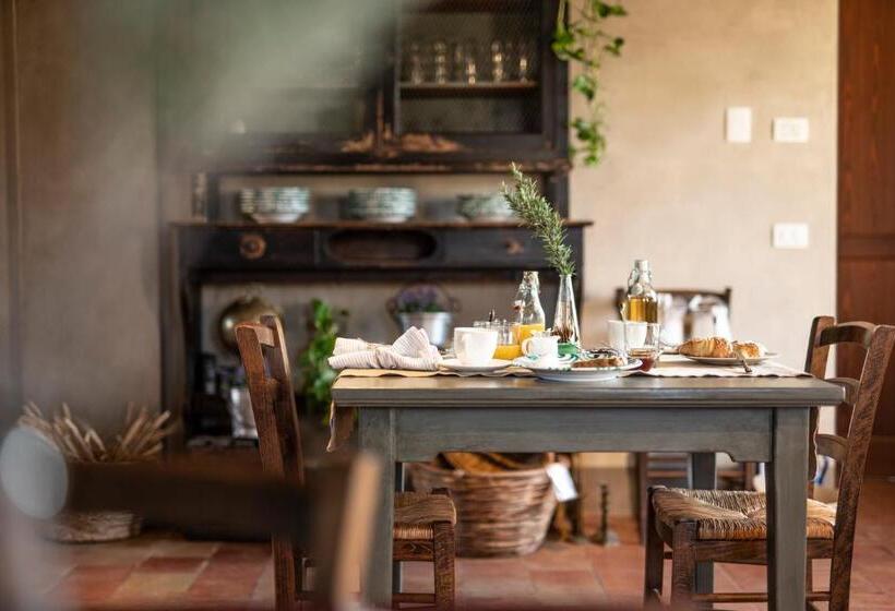 هتل Foresteria Borgoluce