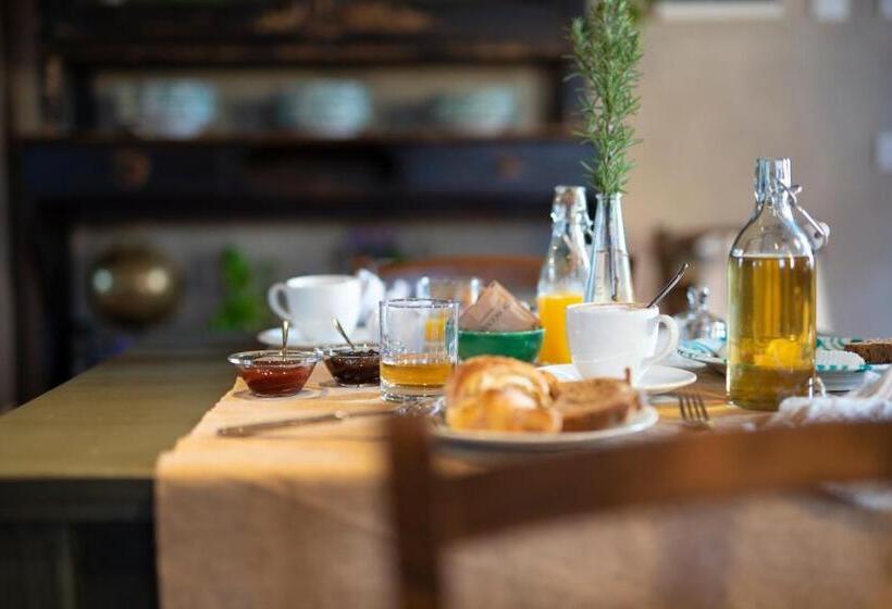 هتل Foresteria Borgoluce