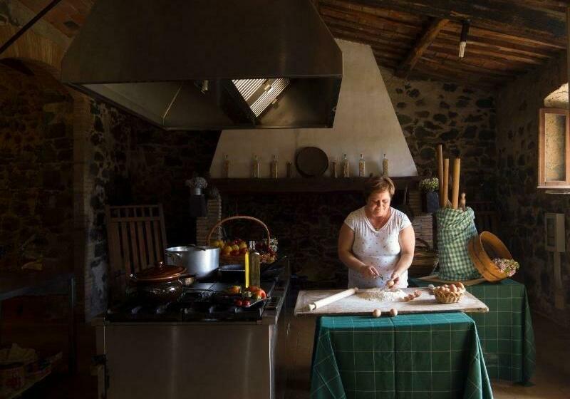 Hotelli Agriturismo Fattoria La Cacciata