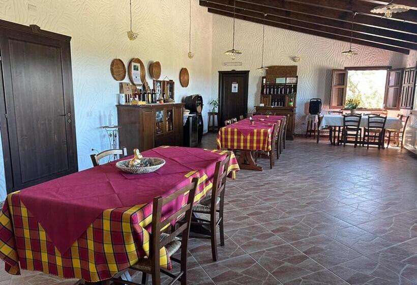 Отель Agriturismo La Fillirea