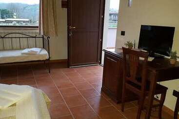 هتل B&b Podere Montese