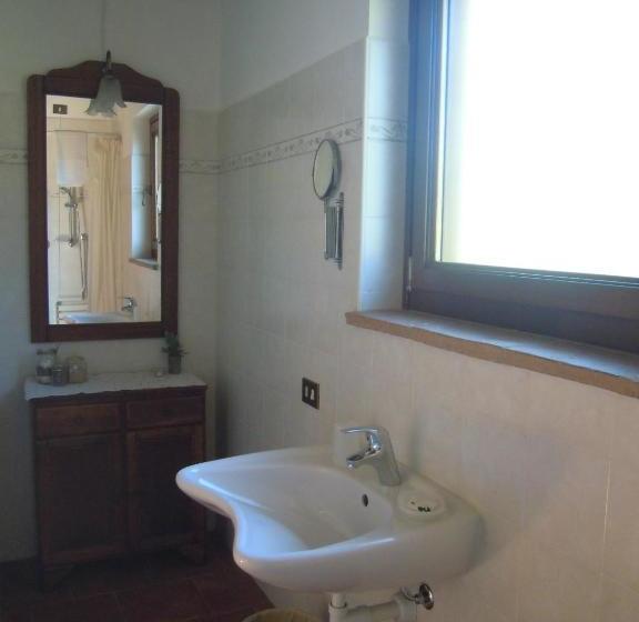 فندق Cascina Formighezzo