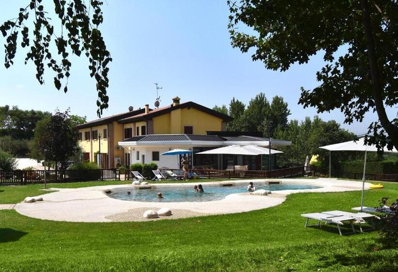 هتل Agriturismo B&b Corte Tonolli