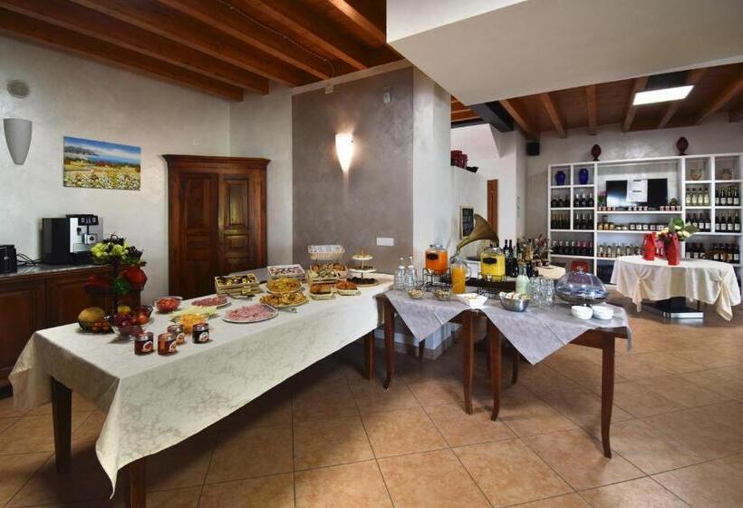 هتل Agriturismo B&b Corte Tonolli