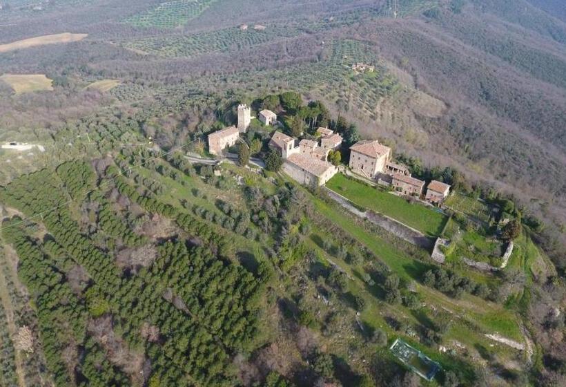 هتل Castello Di Mongiovino