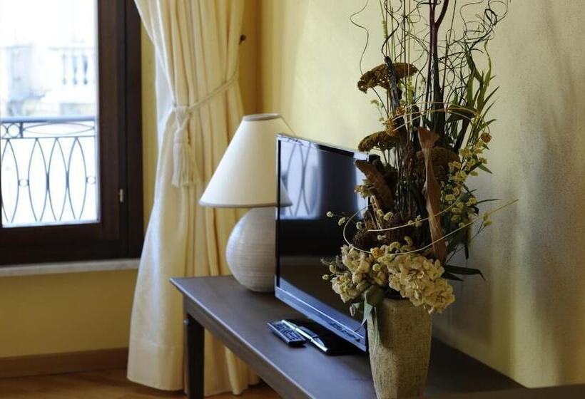 پانسیون Piazza Azuni 18 Guest House