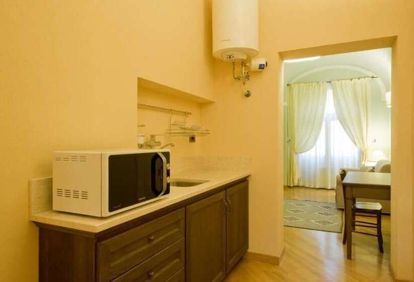 پانسیون Piazza Azuni 18 Guest House