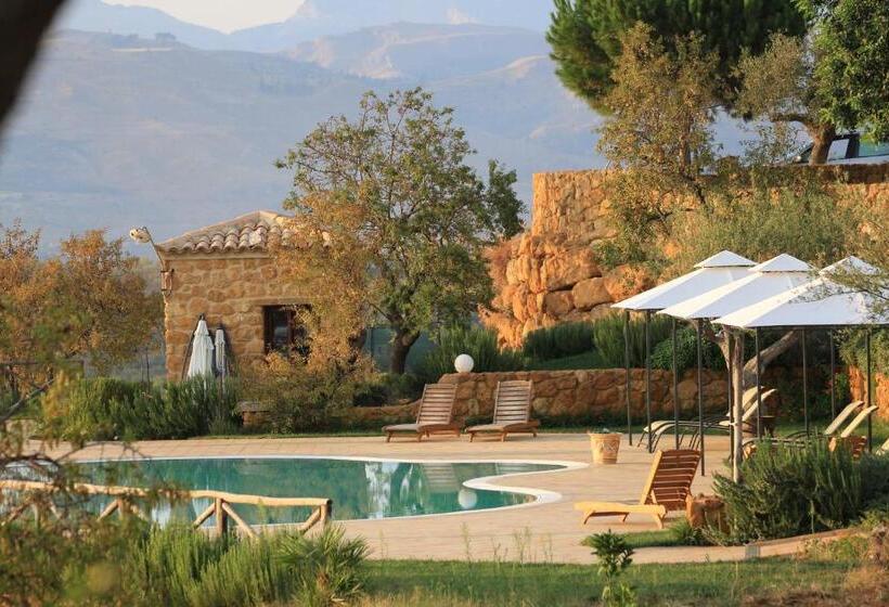هتل Agriturismo Feudo Muxarello