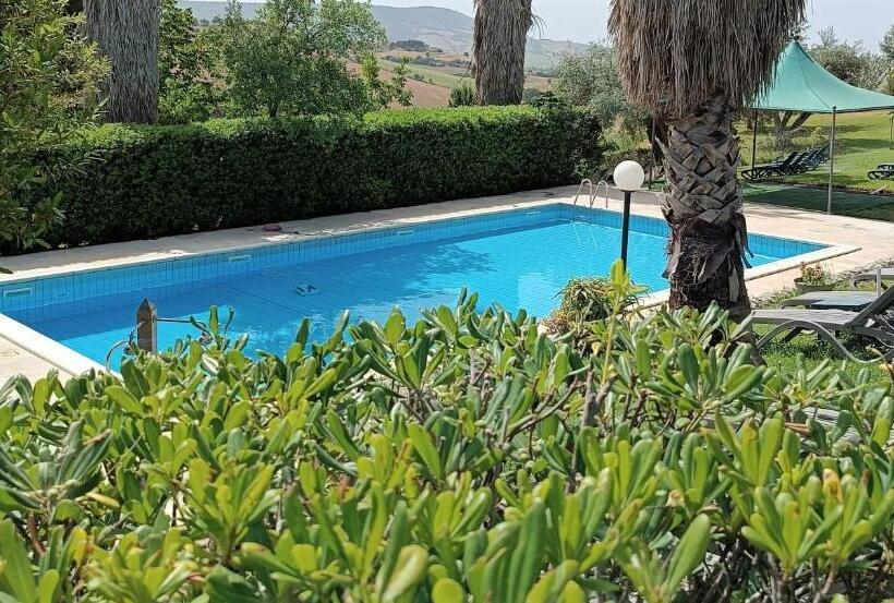 هتل Agriturismo Giannavi