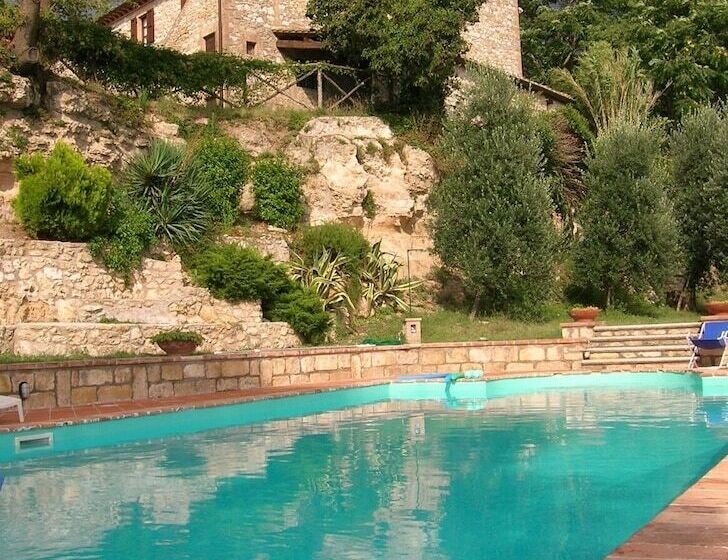 فندق Agriturismo Podere Luchiano